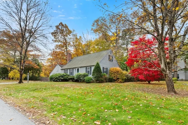 $829,900 | 1 Red Coach Road, Hamilton, MA 01982