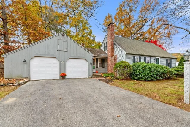 $829,900 | 1 Red Coach Road, Hamilton, MA 01982