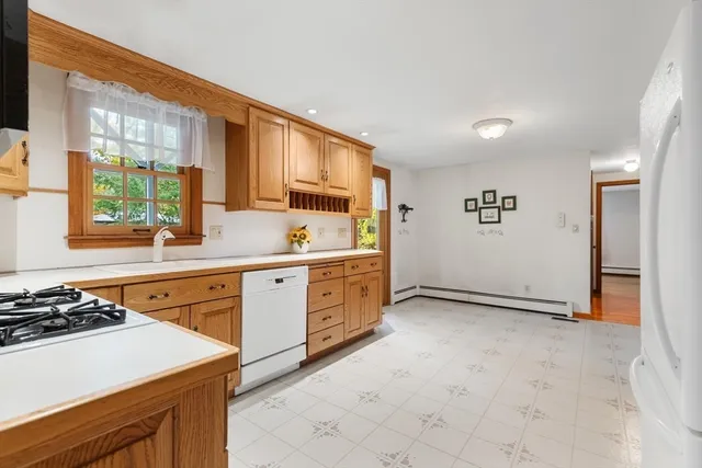 $829,900 | 1 Red Coach Road, Hamilton, MA 01982