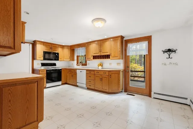 $829,900 | 1 Red Coach Road, Hamilton, MA 01982