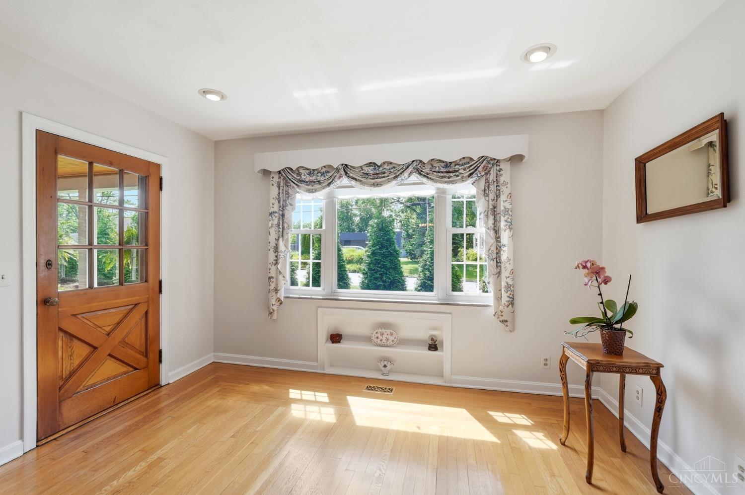 6596 Springdale Road Cincinnati, OH 45247 - Photo 5 of 81