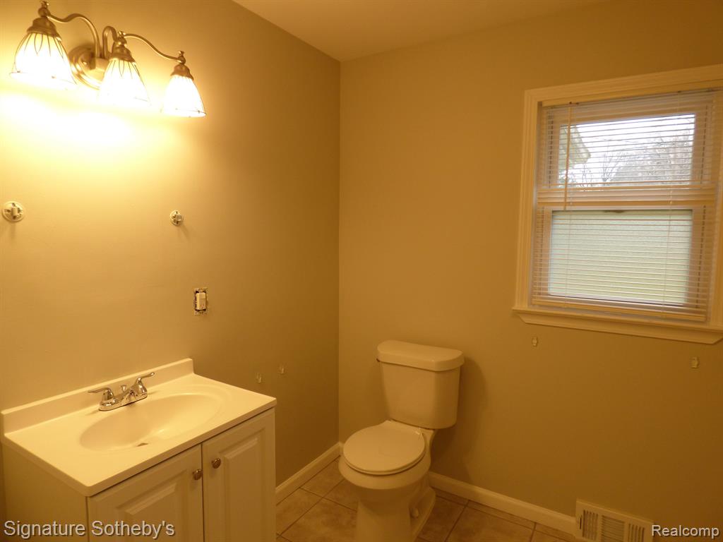 183 Texas Avenue Rochester Hills, MI 48309 - Photo 10 of 34
