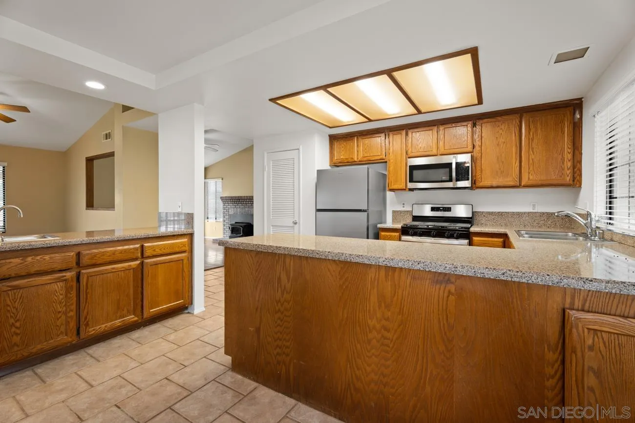 1368 Oakleaf Lane Ramona, CA 92065 - Photo 9 of 27