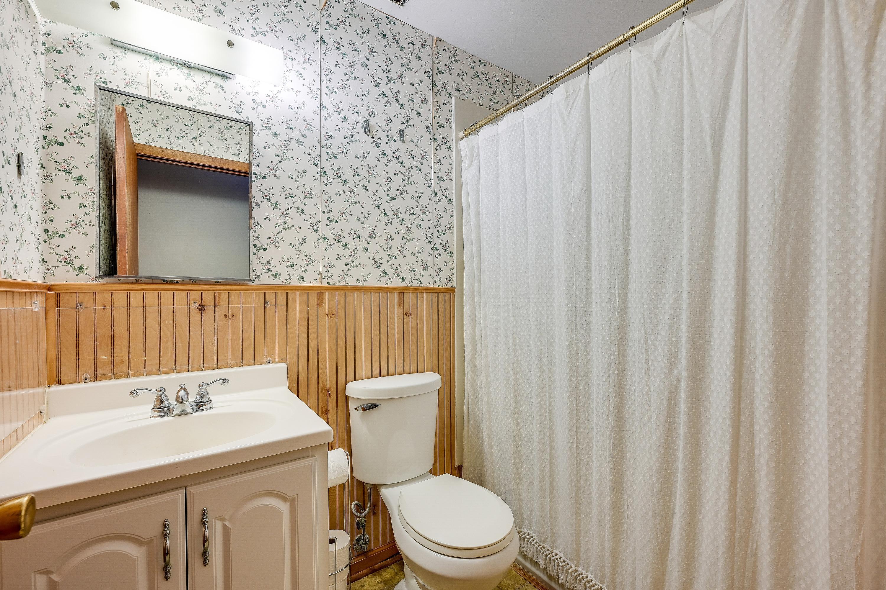 4455 Charlotte Road Obetz, OH 43207 - Photo 19 of 34 019-032-Bathroom-3000x2000