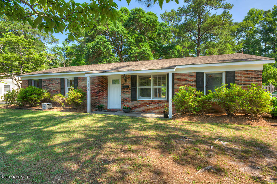 2207 Shirley Road Wilmington, NC 28405 - Photo 2 of 29 IMG_7865_6_7