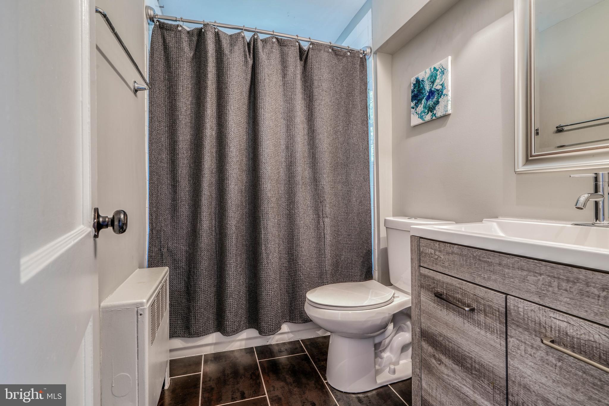 3663 Greenvale Road Baltimore, MD 21229 - Photo 18 of 25 Main bathroom