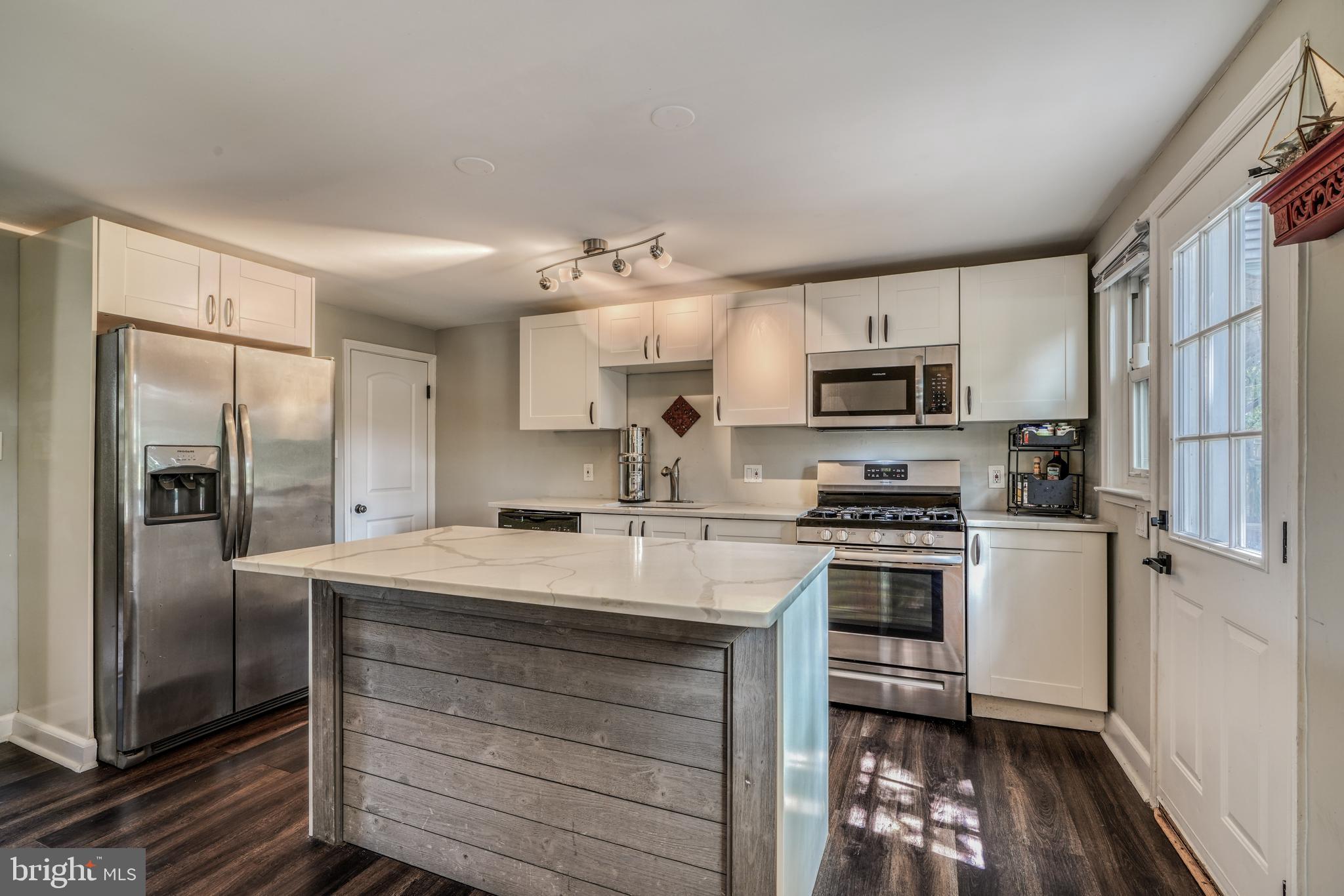 3663 Greenvale Road Baltimore, MD 21229 - Photo 8 of 25 Gallery Image 8