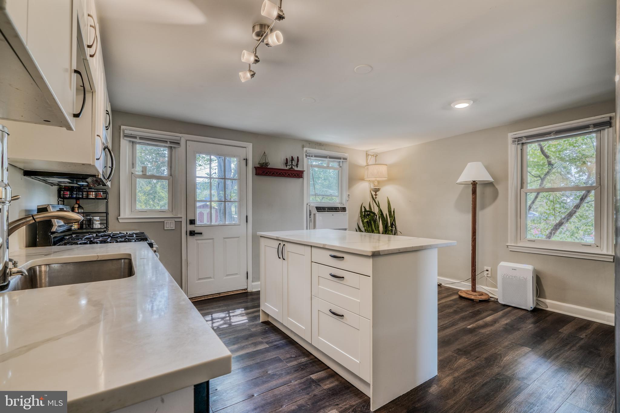 3663 Greenvale Road Baltimore, MD 21229 - Photo 10 of 25 Gallery Image 10
