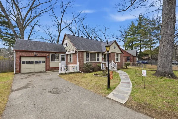 $235,000 | 19 Carnavon Circle, Springfield, MA 01109
