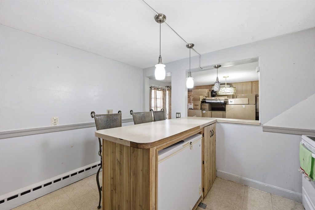 19 Carnavon Circle Springfield, MA 01109 - Photo 13 of 38