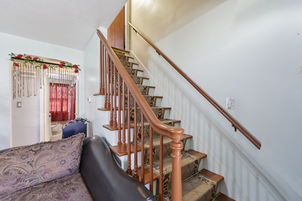 19 Carnavon Circle Springfield, MA 01109 - Photo 18 of 38