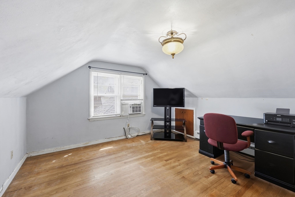 19 Carnavon Circle Springfield, MA 01109 - Photo 20 of 38