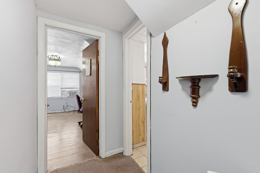 19 Carnavon Circle Springfield, MA 01109 - Photo 22 of 38