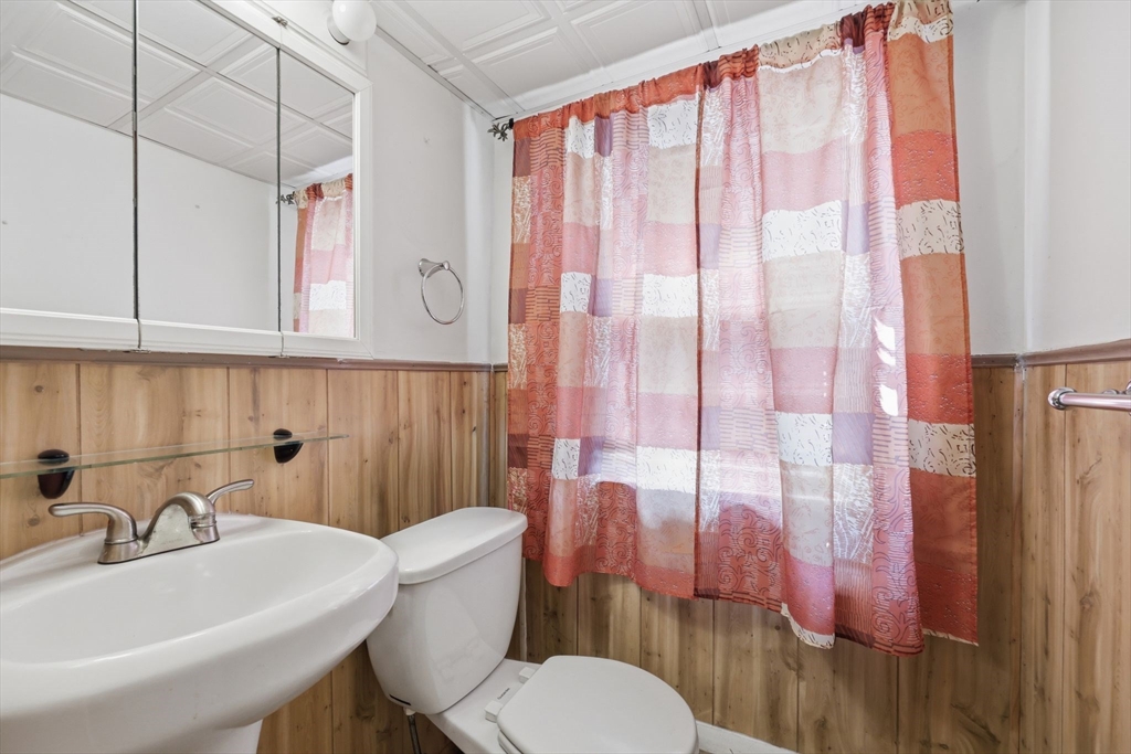 19 Carnavon Circle Springfield, MA 01109 - Photo 23 of 38