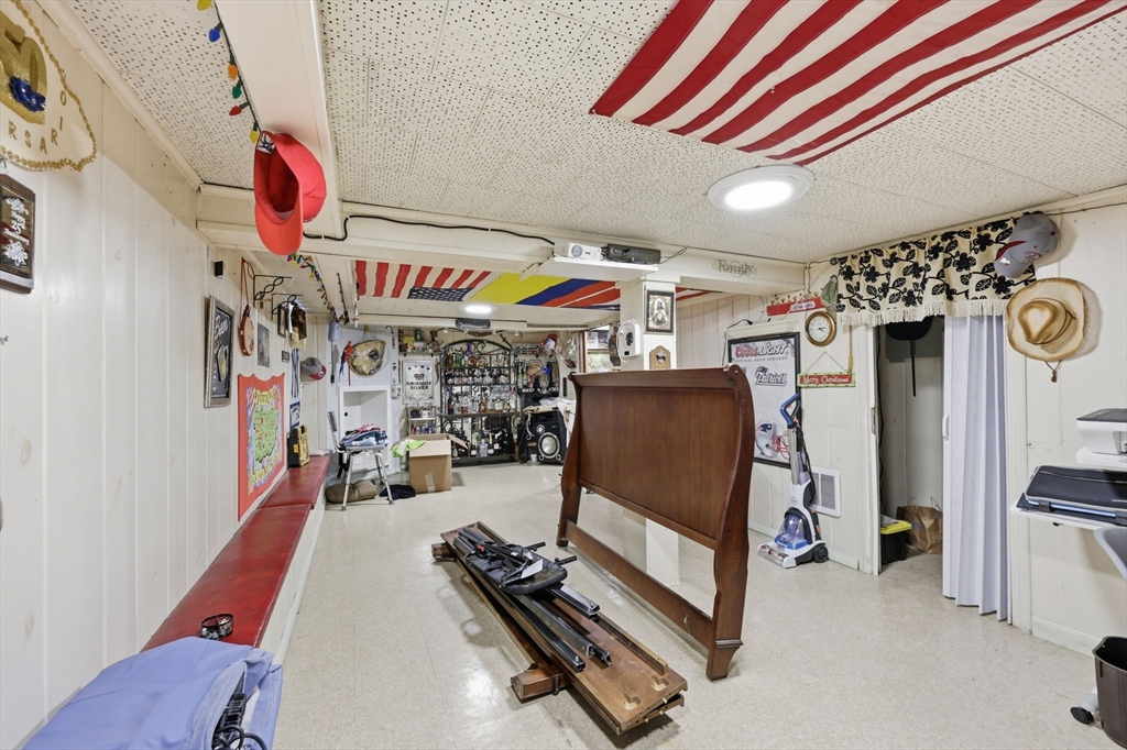 19 Carnavon Circle Springfield, MA 01109 - Photo 26 of 38