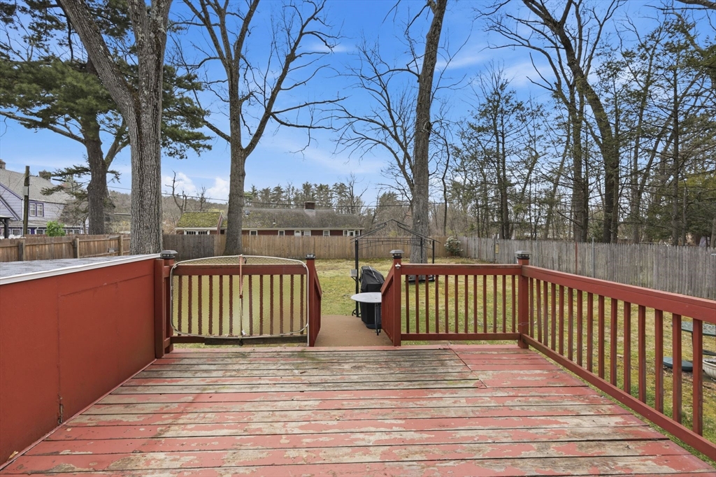 19 Carnavon Circle Springfield, MA 01109 - Photo 27 of 38