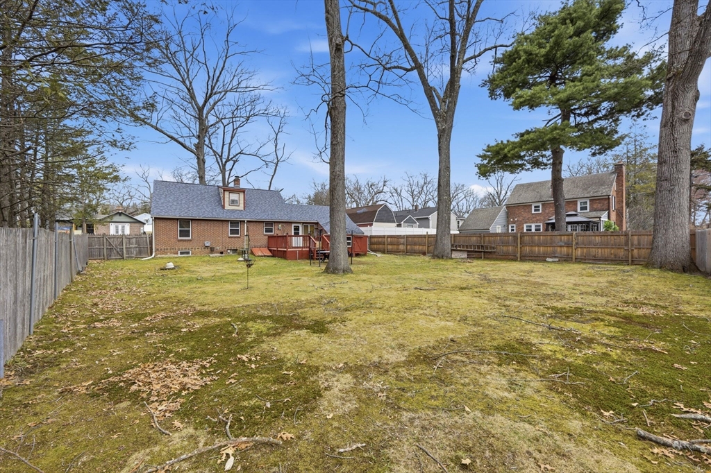 19 Carnavon Circle Springfield, MA 01109 - Photo 31 of 38