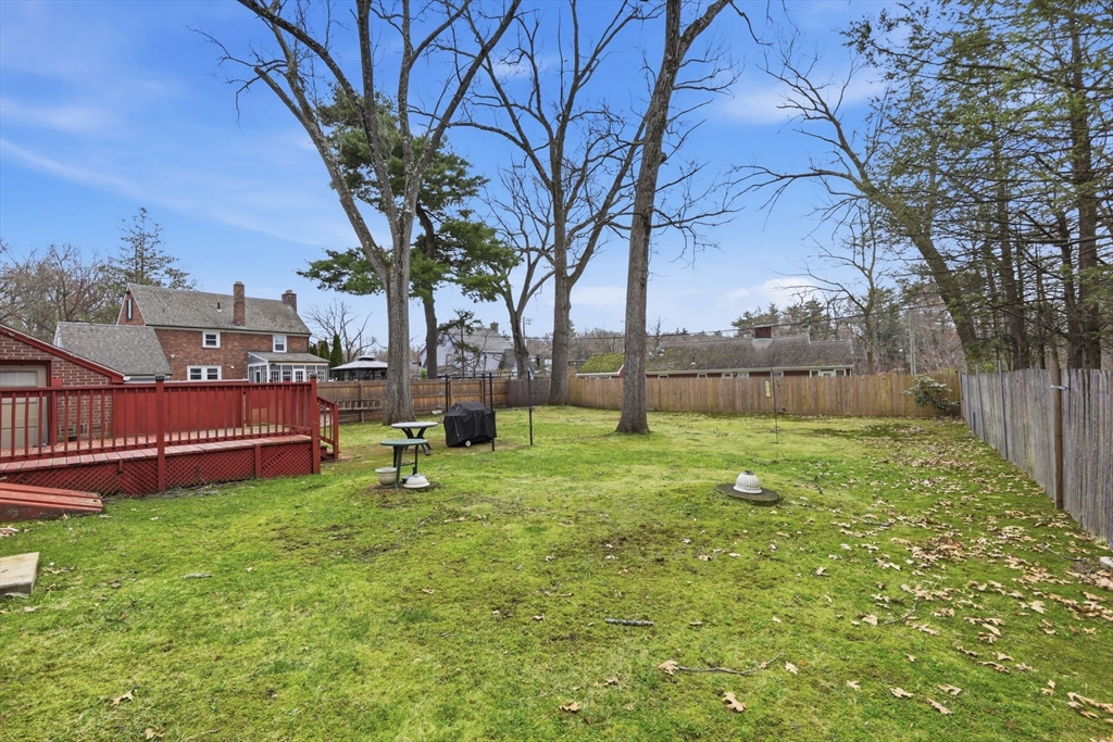 19 Carnavon Circle Springfield, MA 01109 - Photo 32 of 38