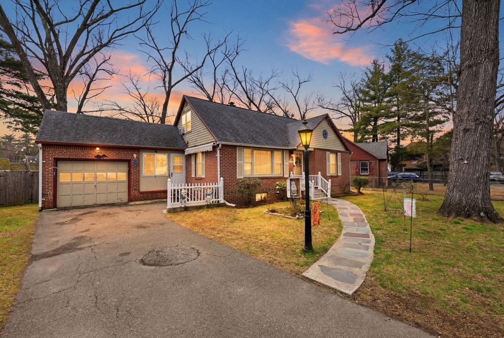 19 Carnavon Circle Springfield, MA 01109 - Photo 33 of 38