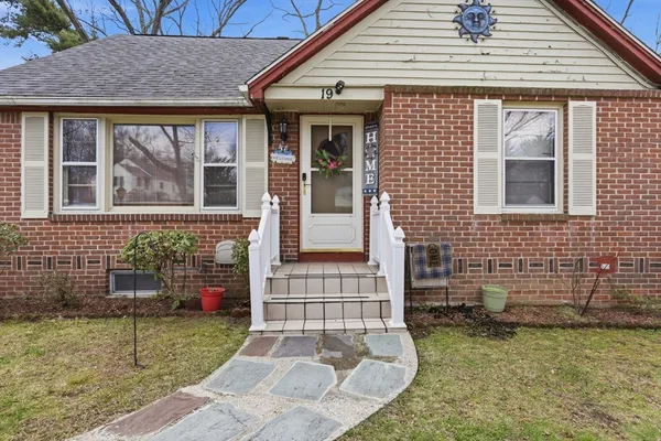 $235,000 | 19 Carnavon Circle, Springfield, MA 01109