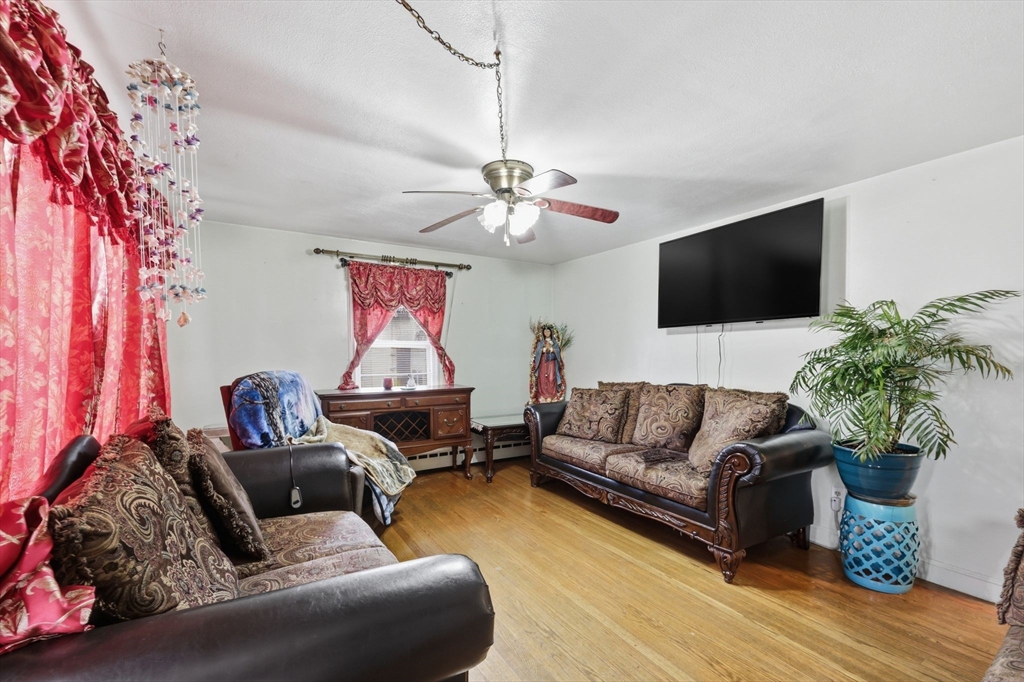 19 Carnavon Circle Springfield, MA 01109 - Photo 7 of 38