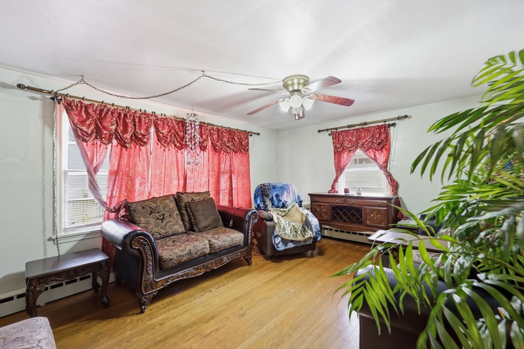 19 Carnavon Circle Springfield, MA 01109 - Photo 8 of 38