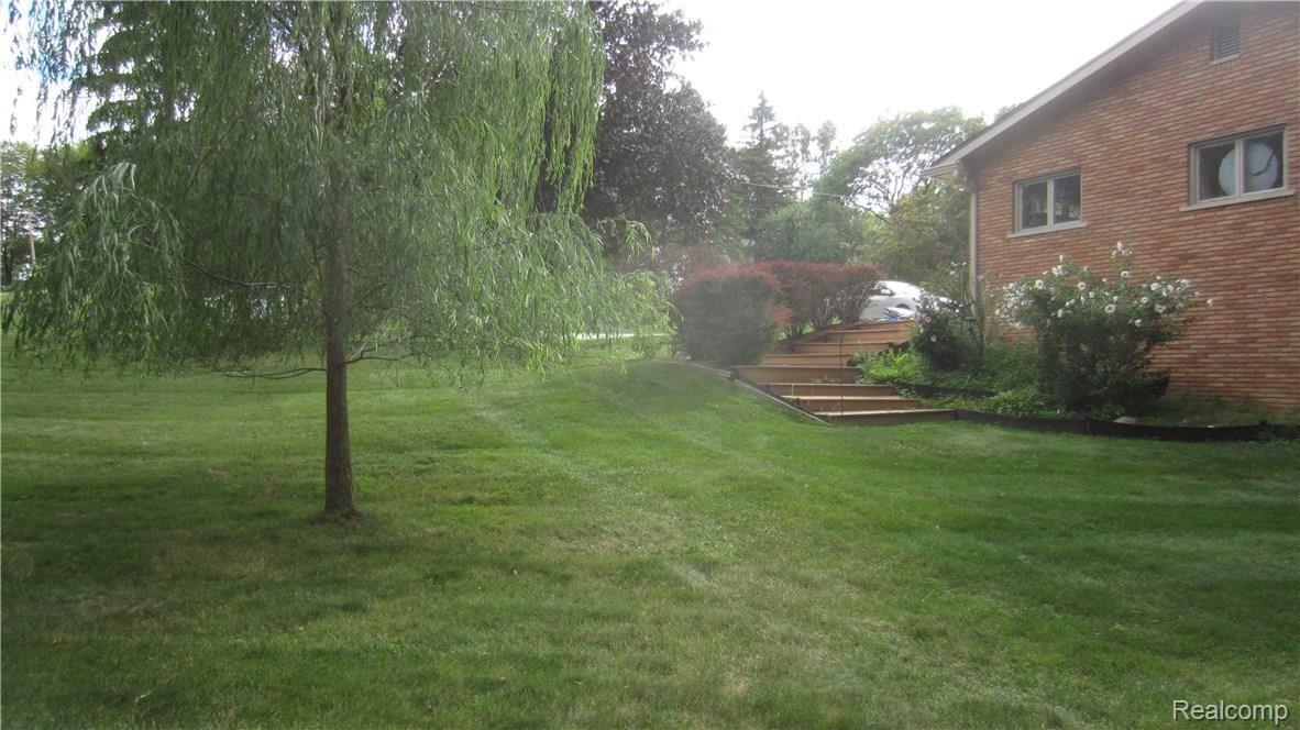 36050 Paddleford Road Farmington, MI 48331 - Photo 39 of 40 IMG_4902.JPG