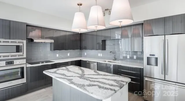 $2,735 | 225 South Poplar Street, Unit B2, Charlotte, NC 28202