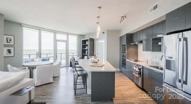 $2,735 | 225 South Poplar Street, Unit B2, Charlotte, NC 28202