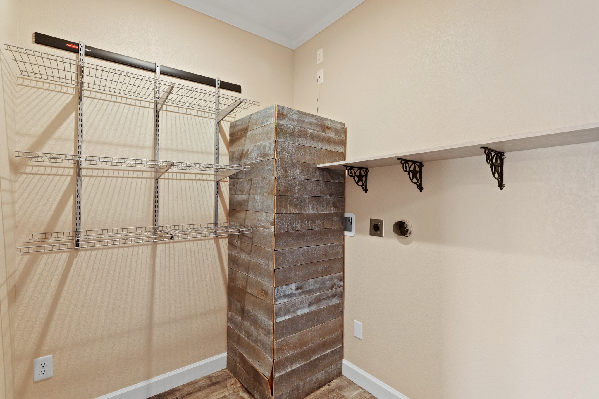 35408 Farm To Market Road 1488 Hempstead, TX 77445 - Photo 38 of 50 a bathroom with a shower and a shower