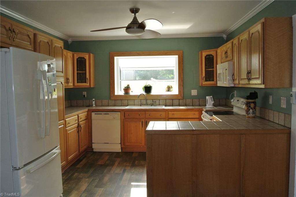 3621 Pride's Road East Bend, NC 27018 - Photo 7 of 29 Gallery Image 7