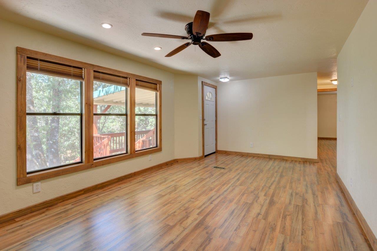 600 Trollview Road Grants Pass, OR 97527 - Photo 11 of 29 12