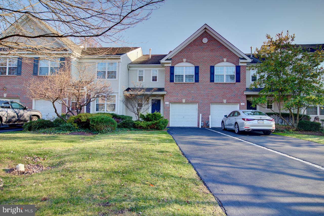 21 Simons Way, Unit 57 Huntingdon Valley, PA 19006 - Photo 1 of 18 Gallery Image 1