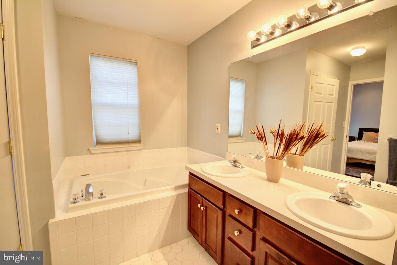21 Simons Way, Unit 57 Huntingdon Valley, PA 19006 - Photo 14 of 18 Gallery Image 14