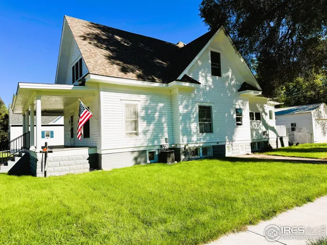 a view of a house with backyard and porch