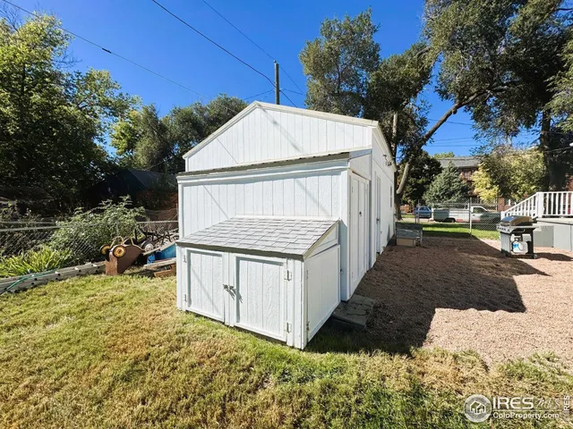 a view of backyard of house