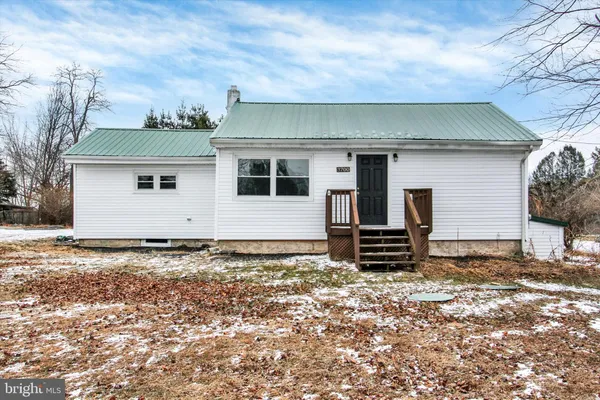 a house view with a backyard space