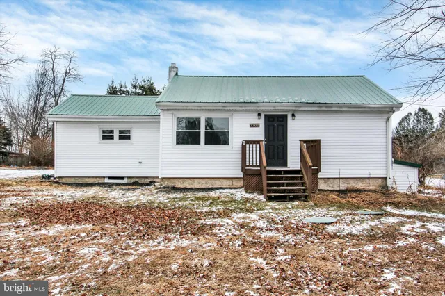 a house view with a backyard space