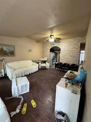 $1,600 | 2717 Avenue I, Fort Worth, TX 76105