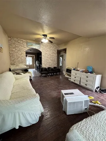 $1,600 | 2717 Avenue I, Fort Worth, TX 76105