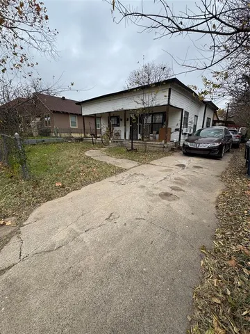 $1,600 | 2717 Avenue I, Fort Worth, TX 76105