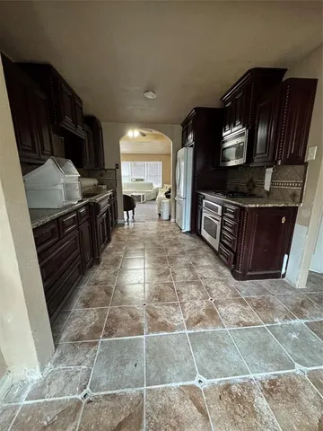 $1,600 | 2717 Avenue I, Fort Worth, TX 76105