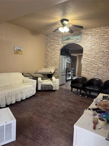 $1,600 | 2717 Avenue I, Fort Worth, TX 76105