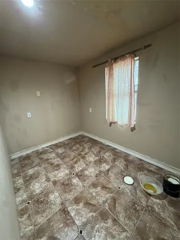 $1,600 | 2717 Avenue I, Fort Worth, TX 76105