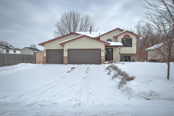 $315,000 | 1220 10th Avenue Southeast, Cambridge, MN 55008