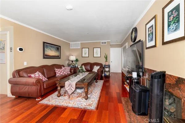 $899,900 | 11918 Edgecliff Avenue, Sylmar, CA 91342