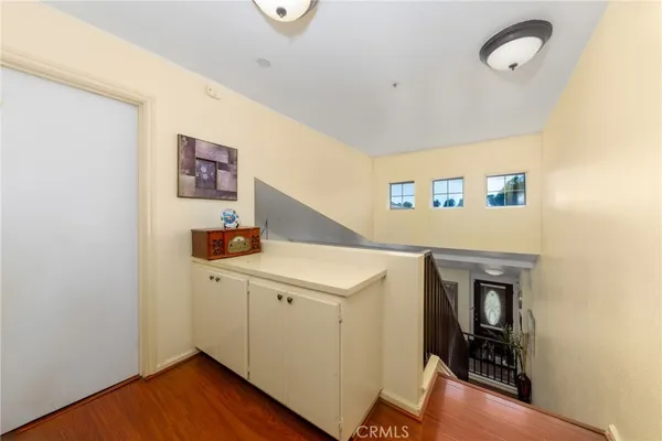 $899,900 | 11918 Edgecliff Avenue, Sylmar, CA 91342