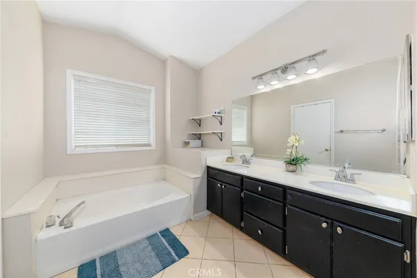 $899,900 | 11918 Edgecliff Avenue, Sylmar, CA 91342