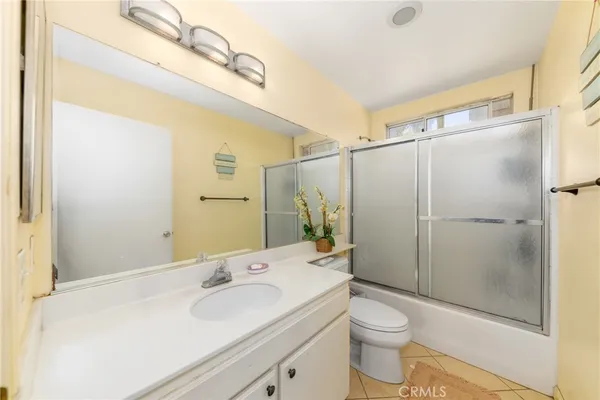 $899,900 | 11918 Edgecliff Avenue, Sylmar, CA 91342