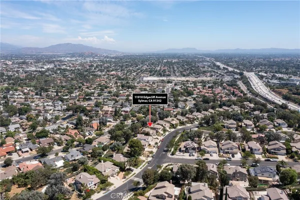 $899,900 | 11918 Edgecliff Avenue, Sylmar, CA 91342